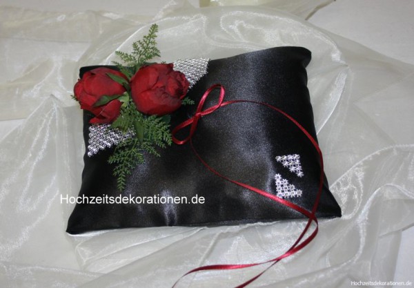 Ringkissen gothic mit 2 Rosen