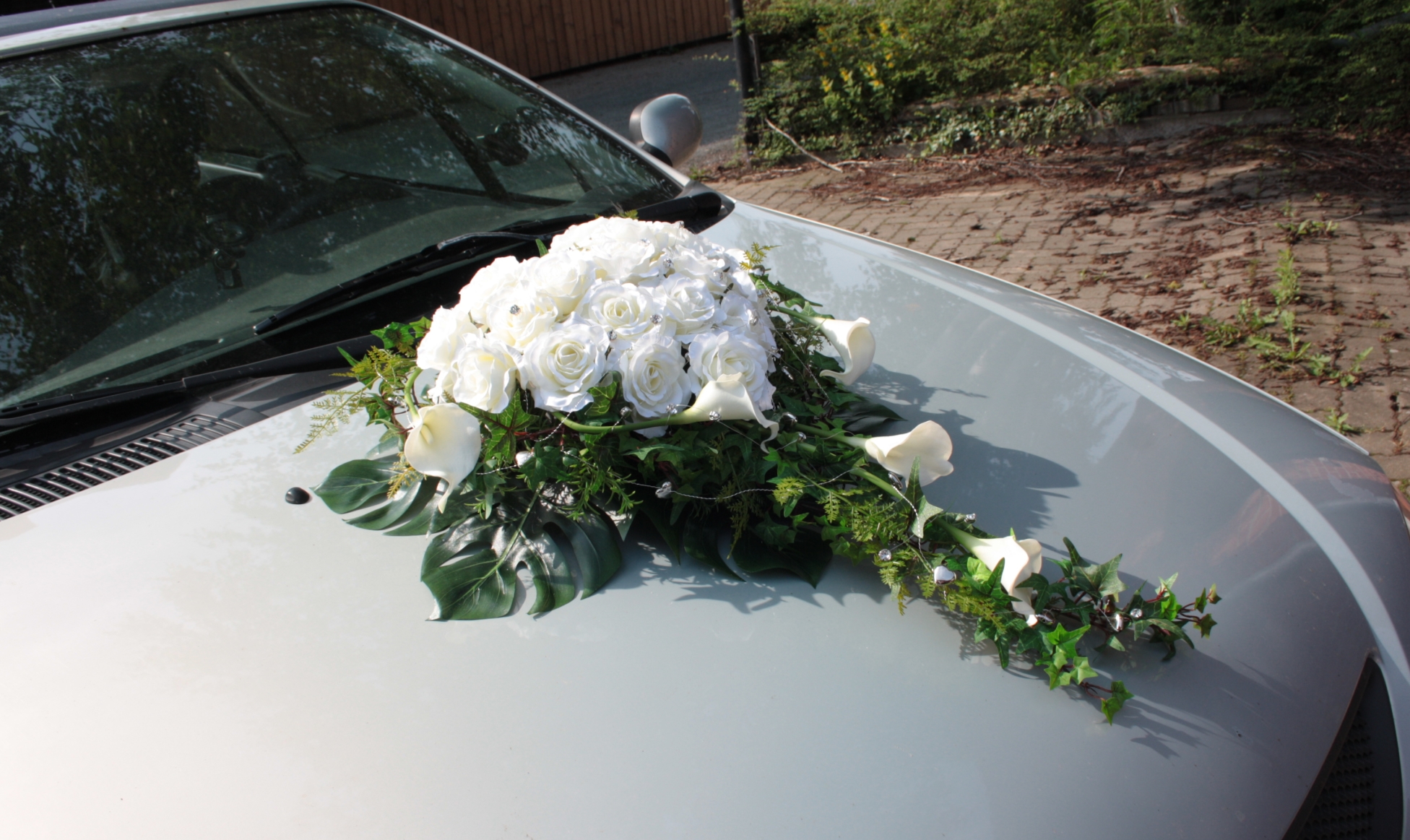 (25-tlg. Set) Hochzeits Auto Rosen Dekoration Weiss