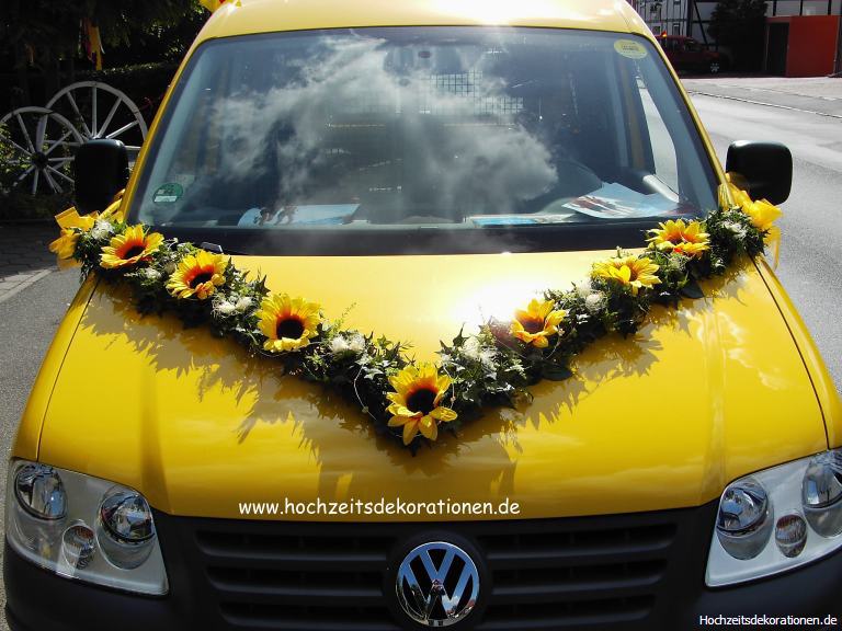 Autodeko Idee mit Sonnenblumen, DIY Auto Deko Idee. Auto mit Sonnenblumen  dekorieren. #sommerpause, By Der Blumenmann - DIY Deko Ideen by  Flora-Line, Grosshöchstetten